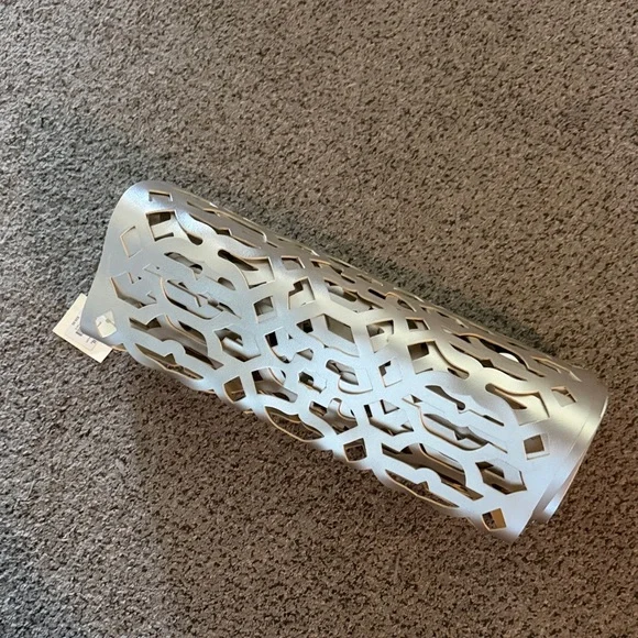 Z Gallerie Silver Geometric table runner, brand new! - Picture 4 of 4